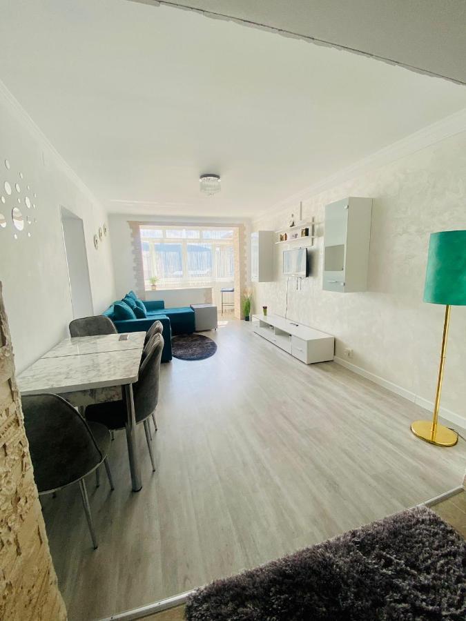 Apartament Tiron In Centru Orasului Gura Humorului Kültér fotó